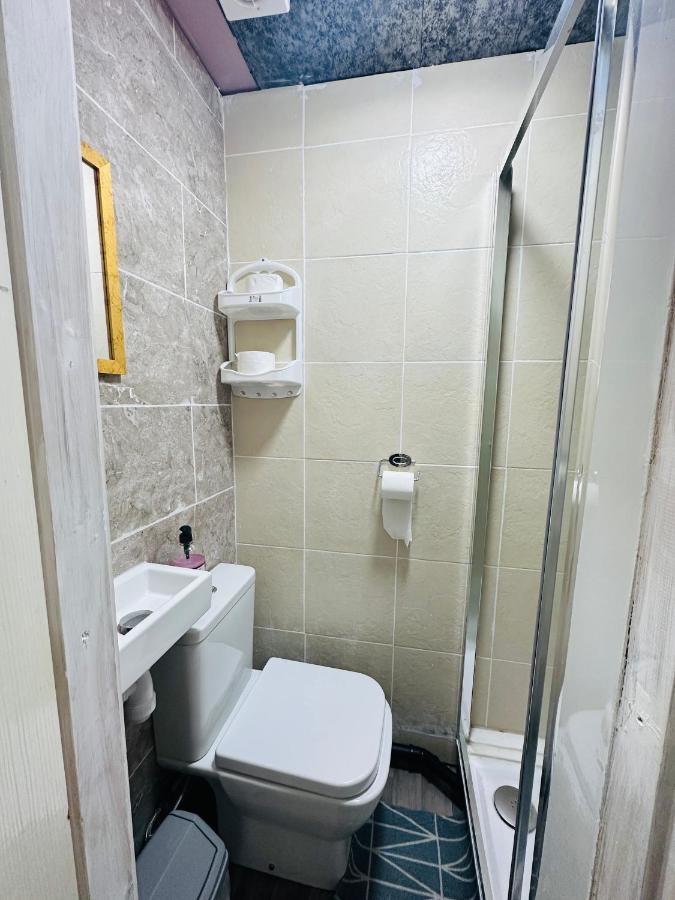 בולטון Unique Private Rooms מראה חיצוני תמונה