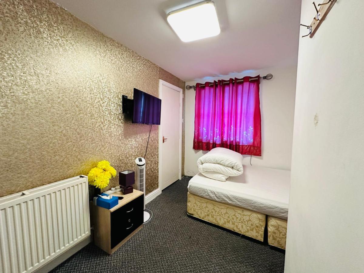 בולטון Unique Private Rooms מראה חיצוני תמונה