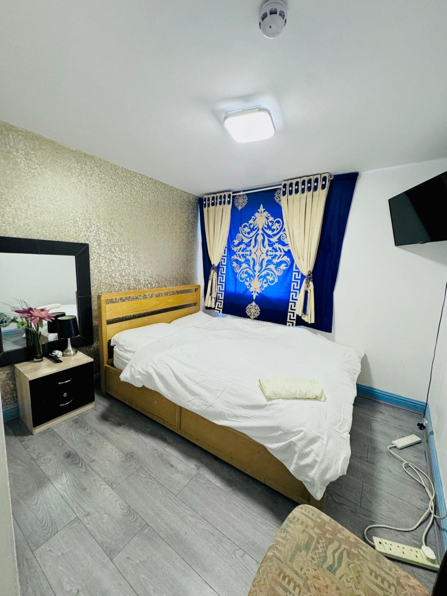 בולטון Unique Private Rooms מראה חיצוני תמונה