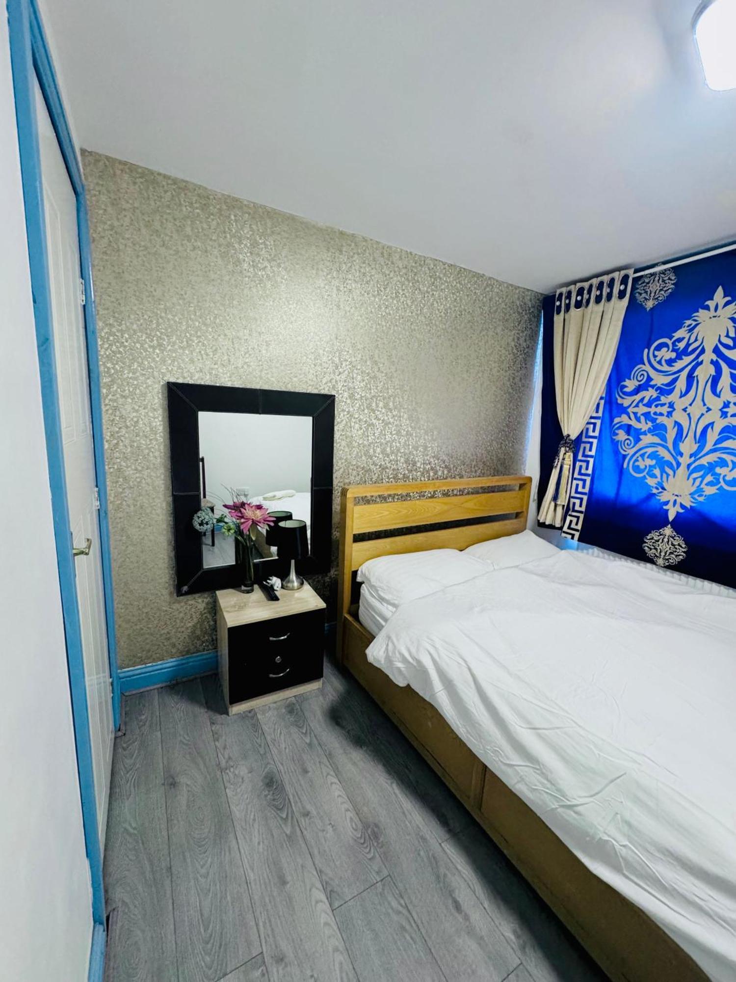 בולטון Unique Private Rooms מראה חיצוני תמונה