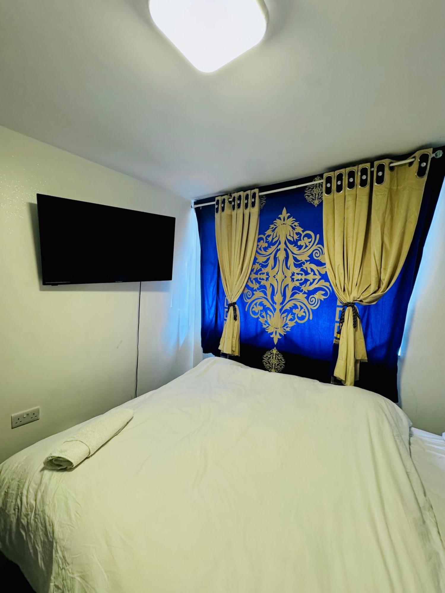 בולטון Unique Private Rooms מראה חיצוני תמונה