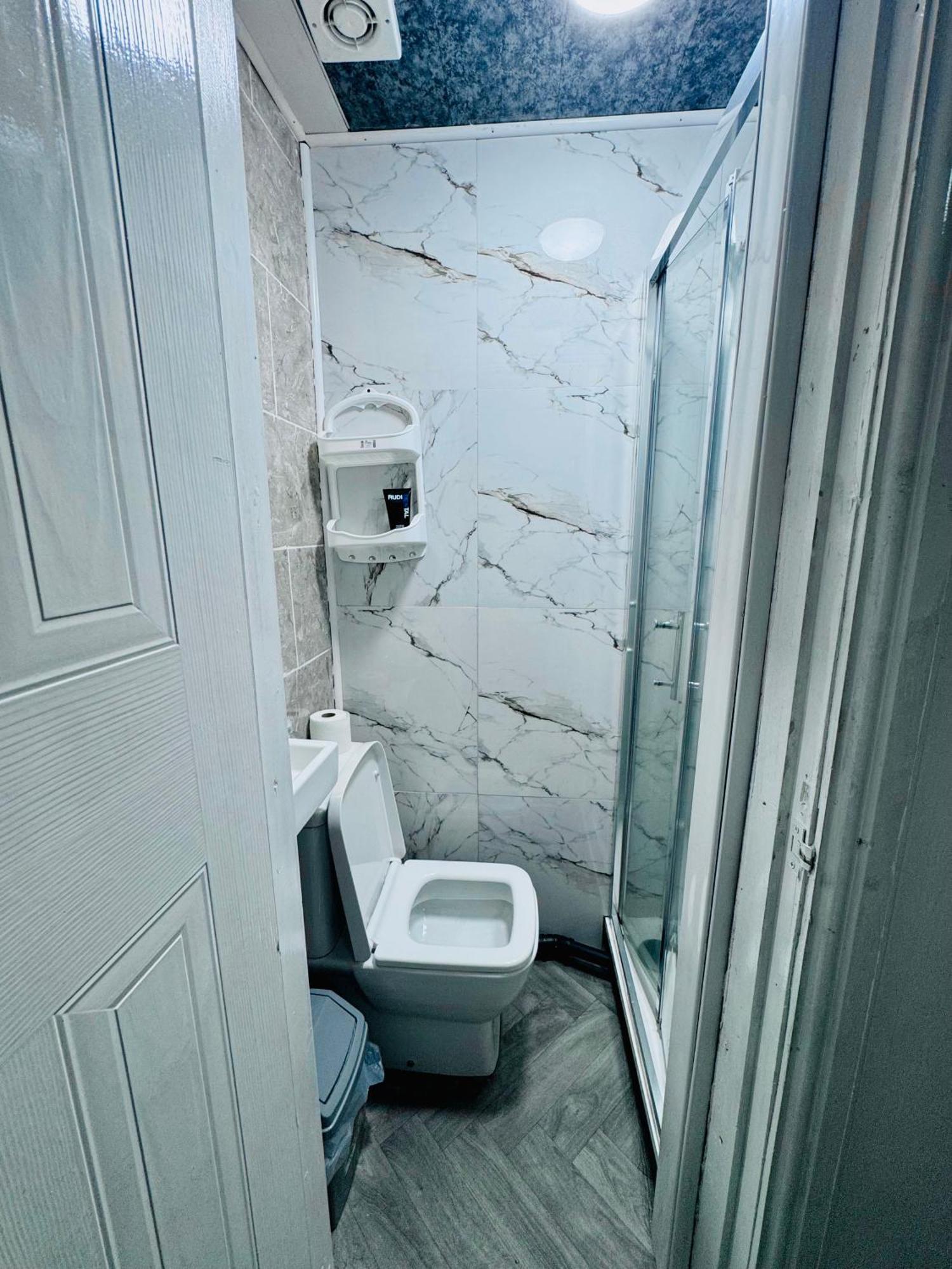בולטון Unique Private Rooms מראה חיצוני תמונה