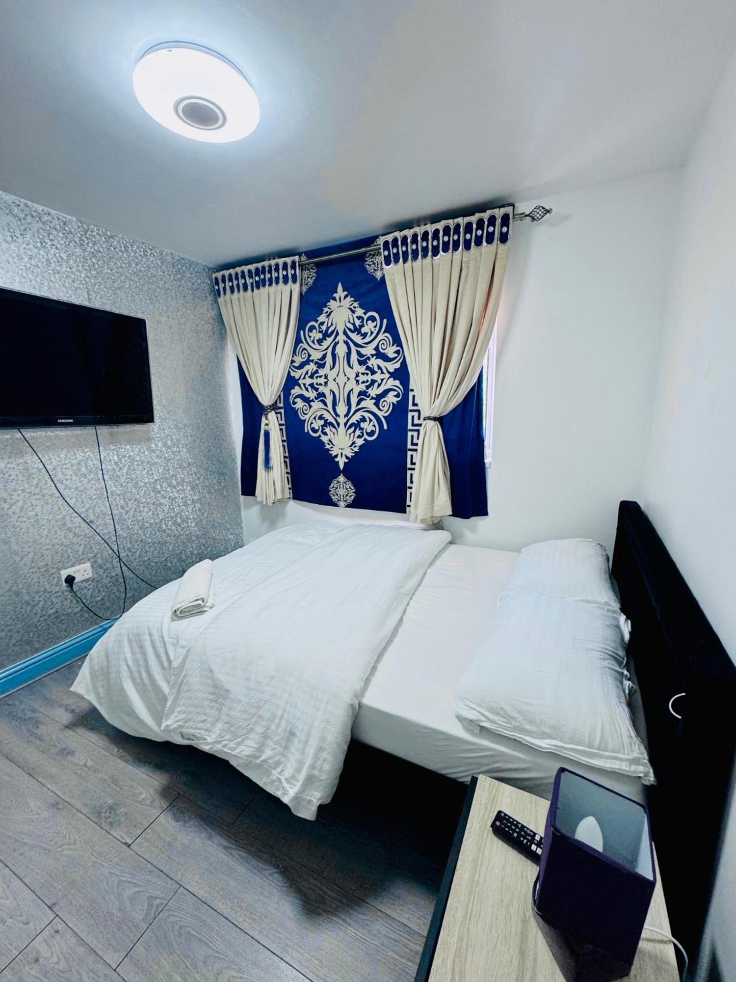 בולטון Unique Private Rooms מראה חיצוני תמונה